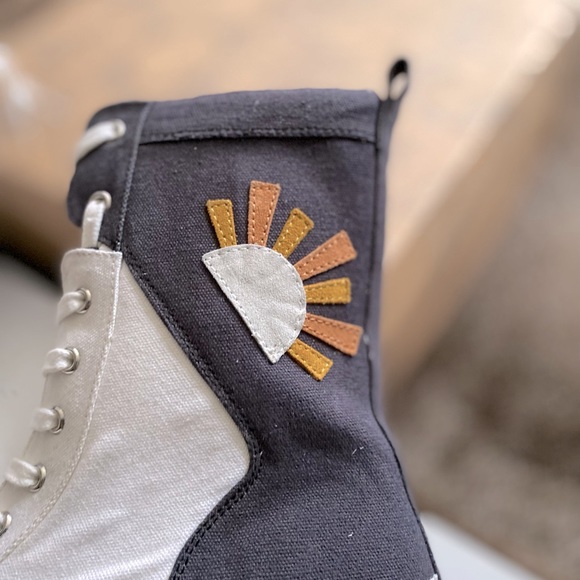 Free People Feels Good To Be Lost Lug Sole Hiker Boots - Picture 3 of 13